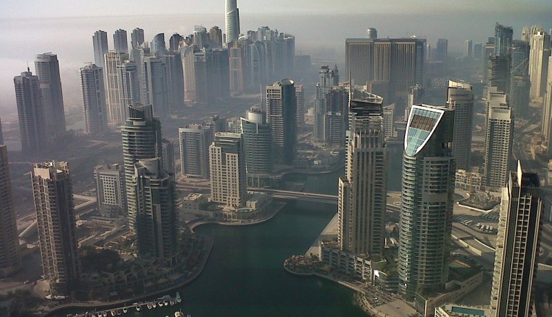 صور احتراق أحد أضخم أبراج دبي مارينا