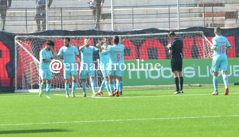 بالصور.. “الحمراوة” متقدمة على سوسطارة بهدف دون رد في الشوط الأول