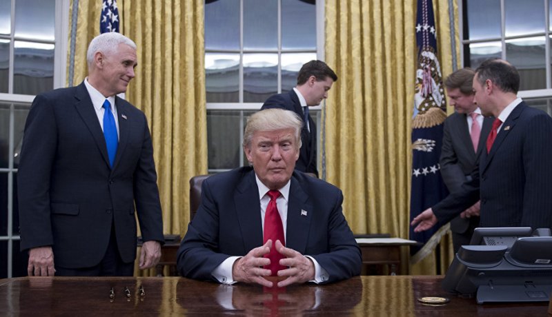 ترامب يعد قرارا جديدا لحظر السفر إلى أمريكا