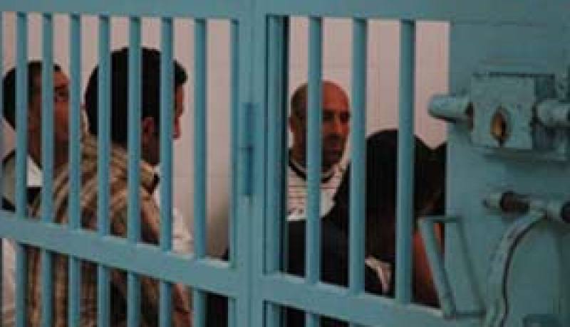 يستأنسون بمباريات كرة القدم.. العفو حديثهم ووجبات فطور لم يحصلوا عليها حتى في بيوتهم