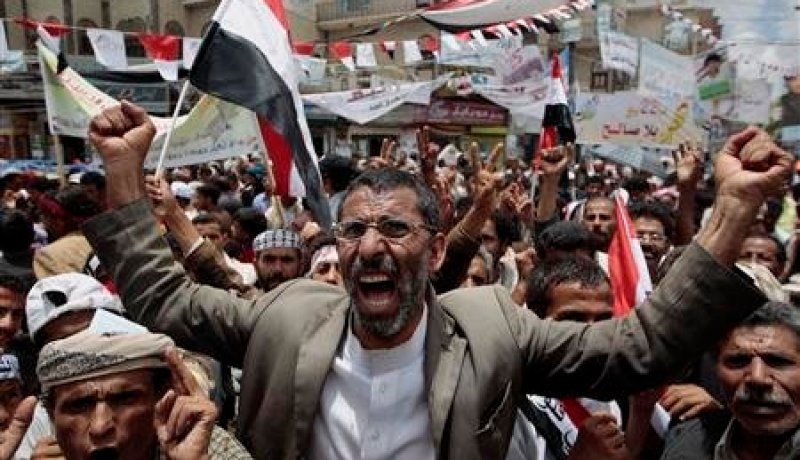اشتباكات متقطعة في صنعاء بين الشرطة وانصار آل الاحمر