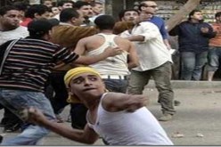 اشتباكات عنيفة بالأسلحة البيضاء بين باعة متجولين بميدان التحرير في مصر