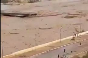 انهيار جسر سيدي حكوم الذي يعبر وادي مزي بالأغواط