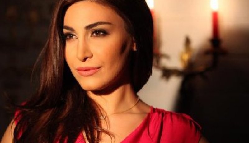 هذه هي هدية الفنانة اللبنانية يارا بمناسبة عيد الأم