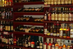 إحباط تهريب 800 قارورة خمر على متن أحمرة بمغنية