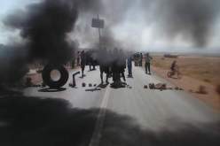 بالصور سكان عين ازال في سطيف يغلقون الطريق مطالبين بتوفير الماء والغاز