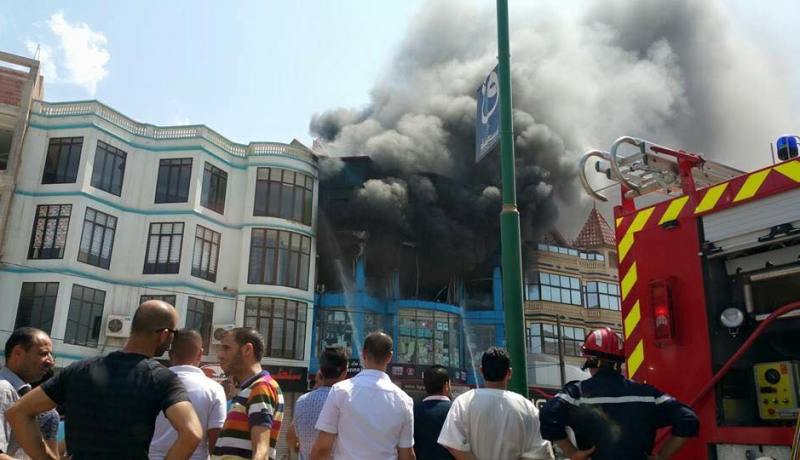 بالصور احتراق محل لبيع الأثاث في قسنطينة