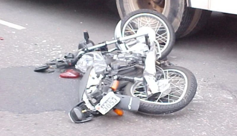 وفاة  سائق دراجة نارية ومرافقه  في حادث مرور بغليزان