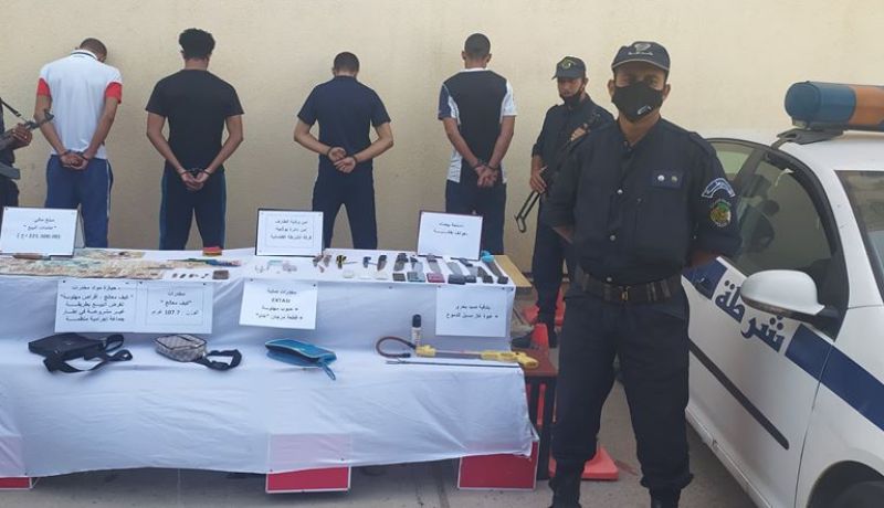 توقيف 14 شخصا وحجز أسلحة بيضاء وزطلة في الطارف