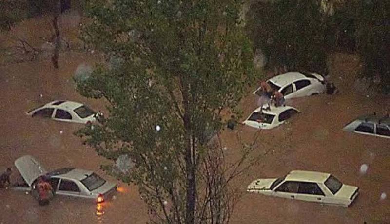 سيول الأمطار تغمر عديد الأحياء بالخروب و علي منجلي في قسنطينة