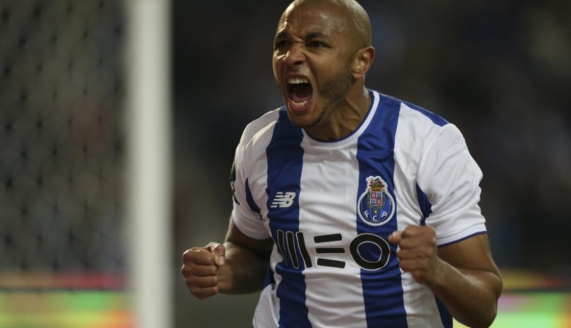 براهيمي جاهز لمواجهة “أستوريل”