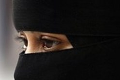ترقية الشرطي الذي غرّم المرأة المُنقبة في فرنسا