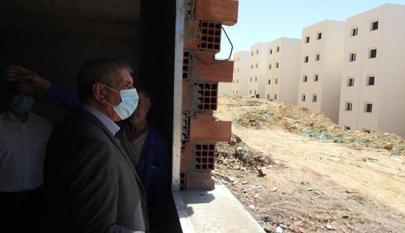 والي تيسمسيلت يقوم بزيارة فجائية إلى موقع سكنات عدل بمنطقة الصنوبر