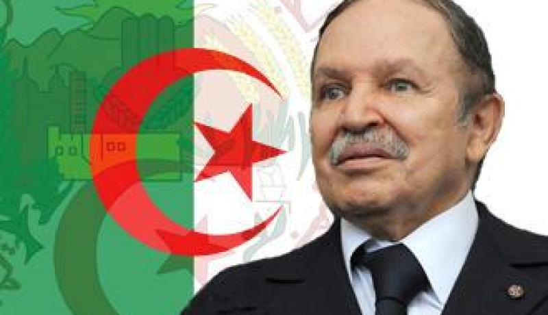 بوتفليقة يتسلم هدية رمزية من المحكمة العليا بمناسبة الذكرى الـ 50 لتنصيبها