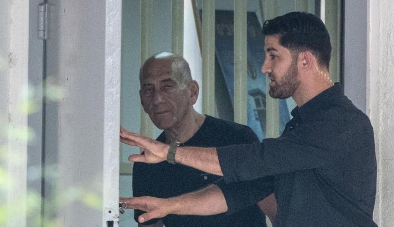 أولمرت أخضع لإعادة تأهيل في السجن