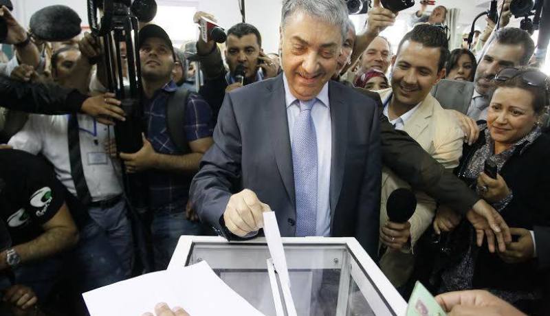 المترشح الحر بن فليس بعد التصويت يدعو الشعب للتصويت بـ”كثافة” بهدف التغيير السلمي