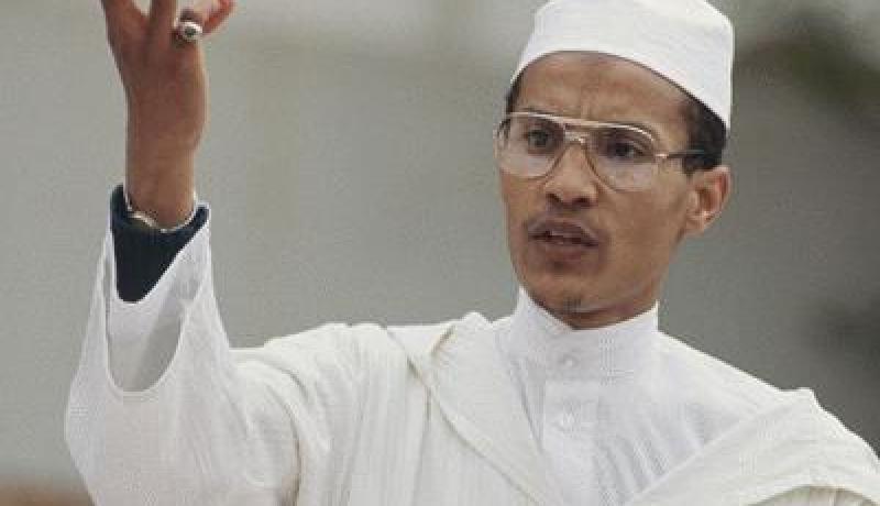 علي بن حاج يتقدم إلى وزارة الداخلية لسحب استمارة الترشح و يؤكد أنه لم يترشح بإسم الفيس