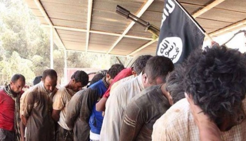 داعش يرتكب مجزرة جديدة ويعدم 300 شخص من بينهم عسكريين في العراق