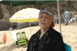 بالفيديو.. شباب يرافقون نزيلات دار العجزة بالعاصمة إلى البحر