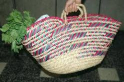 الهلال الأحمرالجزائري يشرع في توزيع طرود المواد الغذائية على العائلات المعوزة