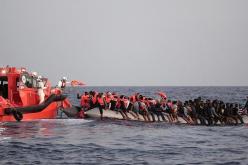 إنقاذ أكثر من 850 مهاجرا غير شرعيا قرب السواحل الليبية