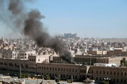 طائرات التحالف العربي تقصف مجمع وزارة الدفاع اليمنية