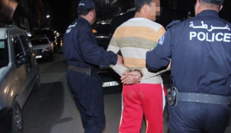 توقيف مجرم بحوزته 11 شريحة هاتفية ومسدس كهربائي في تلمسان