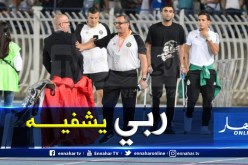 بالصور.. فارس حاضر بـ”العكازين” ويحظى بتحية خاصة
