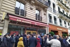 الجالية الجزائرية في فرنسا تحتج لليوم الثاني أمام وكالات الجوية الجزائرية