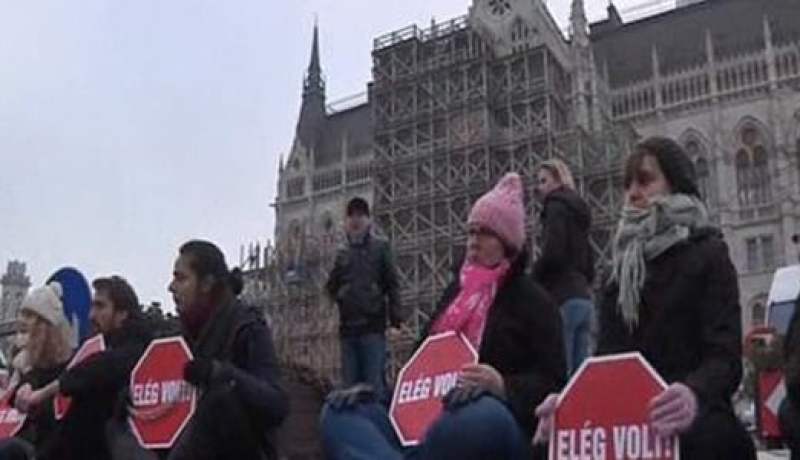 100 ألف متظاهر في بودابست تأييدا للحكومة المجرية