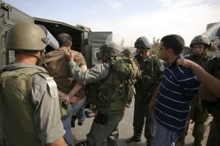 قوات الإحتلال تعتقل 5 فلسطينيين بالضفة الغربية