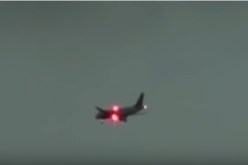 بالفيديو .. صاعقة قوية تضرب طائرة روسية بعد إقلاعها بدقائق