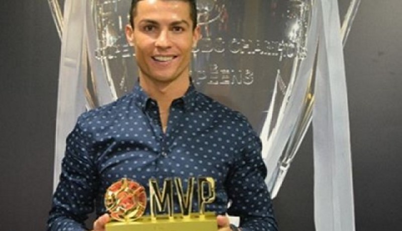كريستيانو رونالدو يتوج بجائزة فردية جديدة .. تعرف عليها