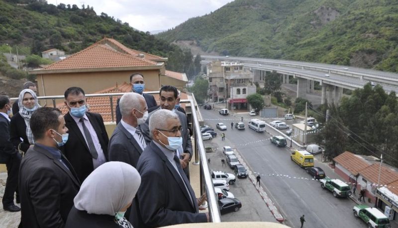 وزير السياحة يتفقد مشروع إنجاز فندق تيبرغنت بالمدية