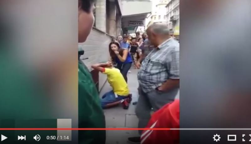 بالفيديو امرأة تؤدب لصاً حاول سرقتها في الشارع
