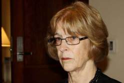 اليزابيث تثني بالجزائر في مكافحة الإرهاب