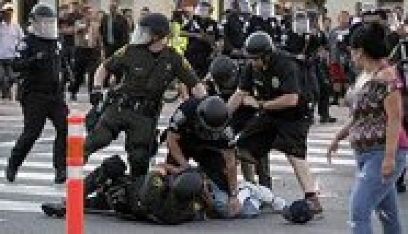 كاليفورنيا: اعتقالات بعد موجة احتجاجات على مقتل شخصيين على يد الشرطة