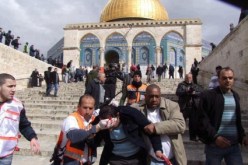 إصابة عدد من الفلسطينيين بجروح في محاولة اقتحام باحات المسجد الأقصى