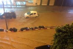 الأمطار الغزيرة تتسبب في فيضانات وشل حركة المرور بالعاصمة