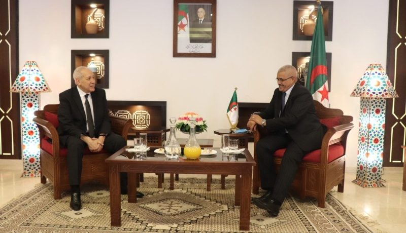 محمد حميدو يبحث مع سفير الجزائر لدى فرنسا الترويج للسياحة بالخارج