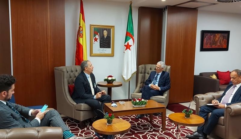 وزير الصناعة يتحادث مع ممثل مجمع فولكسفاغن بشمال إفريقيا
