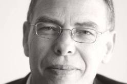 بعد التحرش الشديد بعائلته.. صحفي مغربي يدخل في إضراب عن الطعام