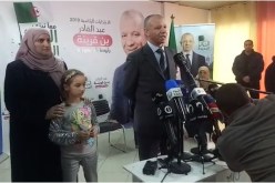 بن قرينة يكرم المرأة التي تعرضت للإعتداء بعد رفعها صورته في بومرداس