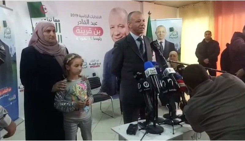 بن قرينة يكرم المرأة التي تعرضت للإعتداء بعد رفعها صورته في بومرداس