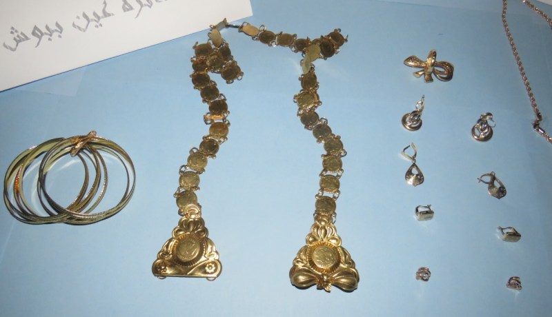 توقيف شخصين تورطا في قضية سرقة مجوهرات بأم البواقي