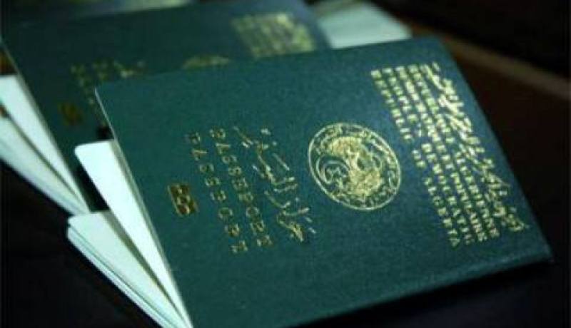 مسبوق قضائيّا ينصب على مواطنين ويبيعهم جوازات سفر حج مزوّرة
