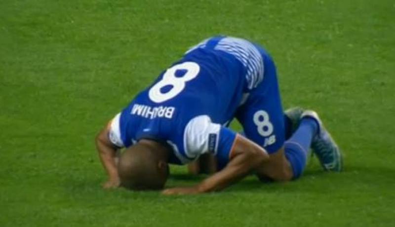 براهيمي يصاب وينجو من مواجهة الفريق الصهيوني