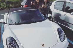 رونالدو يٌهدى والدته سيارة بورش فى عيد ميلادها