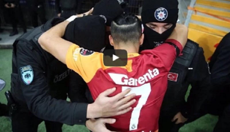 بالفيديو .. لاعب يسجل هدفا ويعانق قوات الأمن لهذا السبب