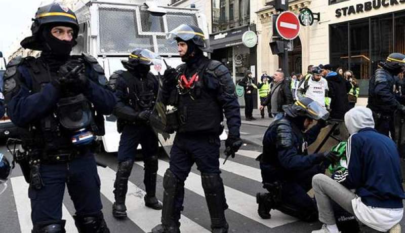 مقتل شخص وإصابة 8 آخرين في حادث طعن بليون الفرنسية